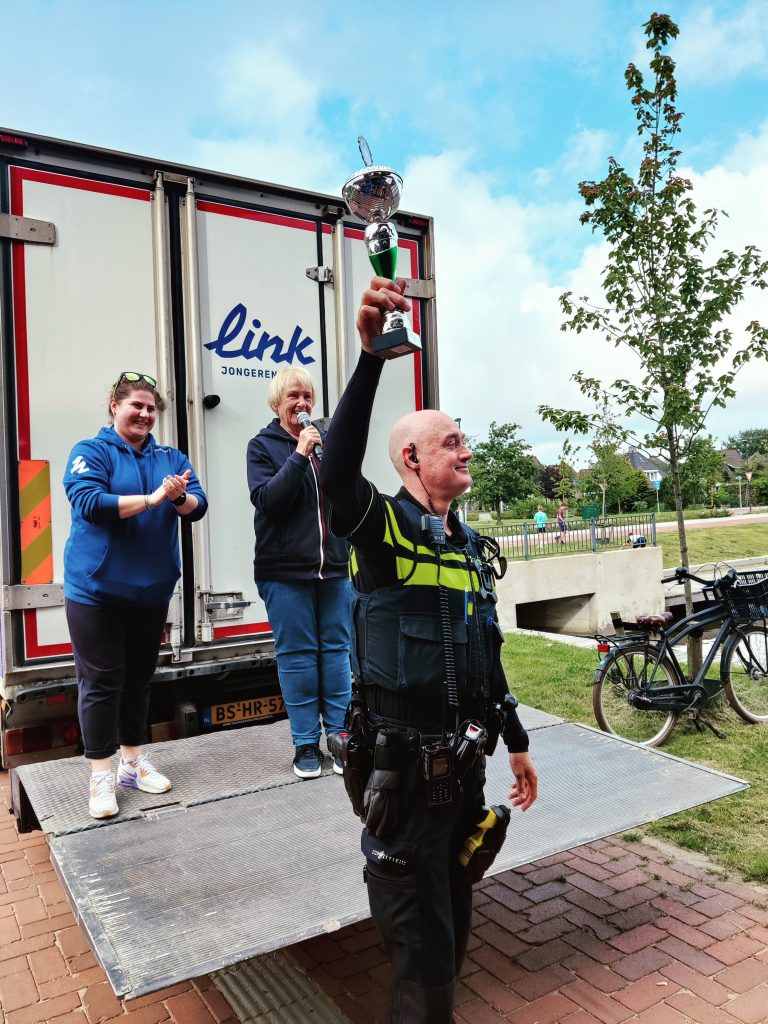 Politieagent wint De Hunt-prijs.
