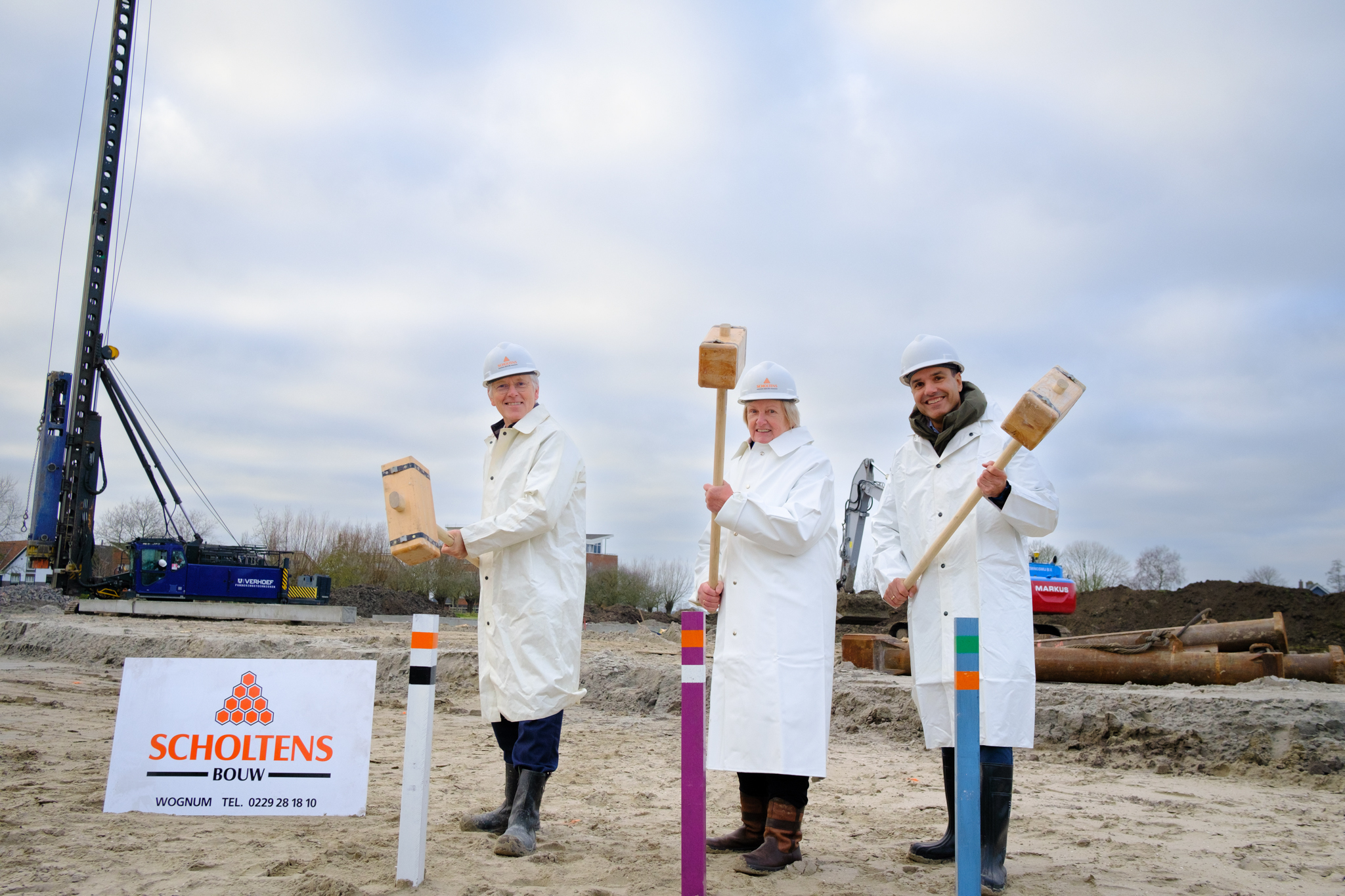 Van links naar rechts: Guido Scholtens, directeur van Scholtens Groep, Mary van Gent en Stefan van Schaik, directeur-bestuurder van Wooncompagnie