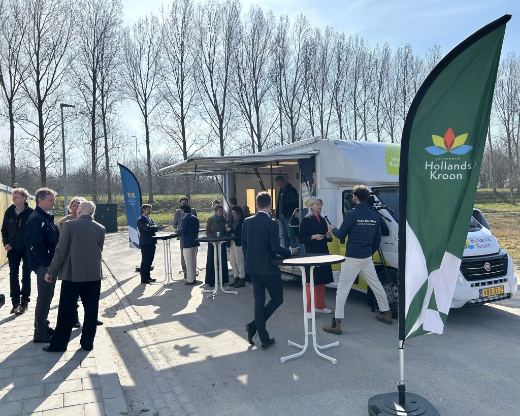 Minister Mona Keijzer op bezoek bij tijdelijke huisvestinglocatie in Middenmeer.