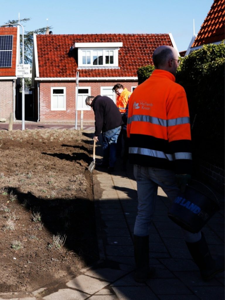 Collega's aan het werk tijdens NL Doet