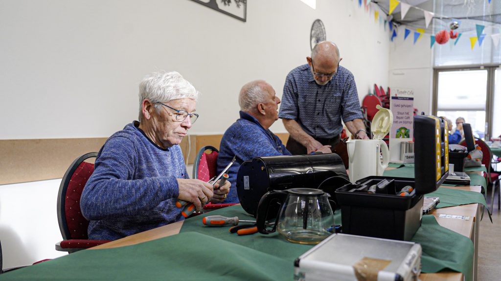 Korver Fotografie – Posthuis Repair Cafe in Middenmeer, tbv het tienjarig bestaan