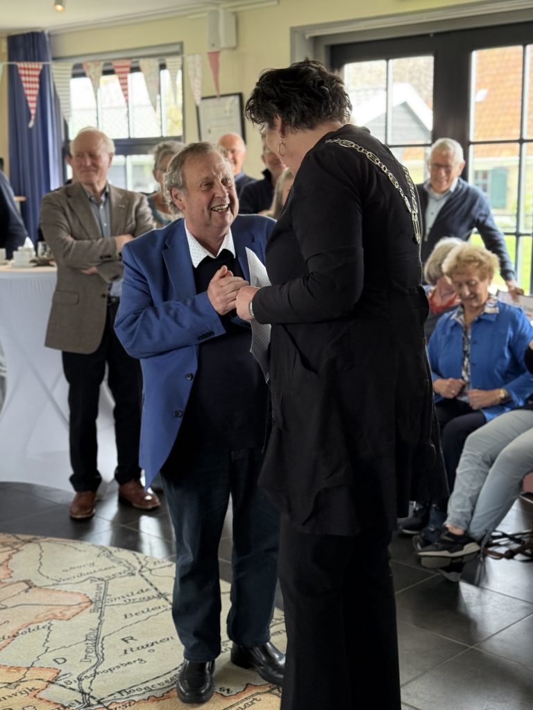André Lont in gesprek met de burgemeester