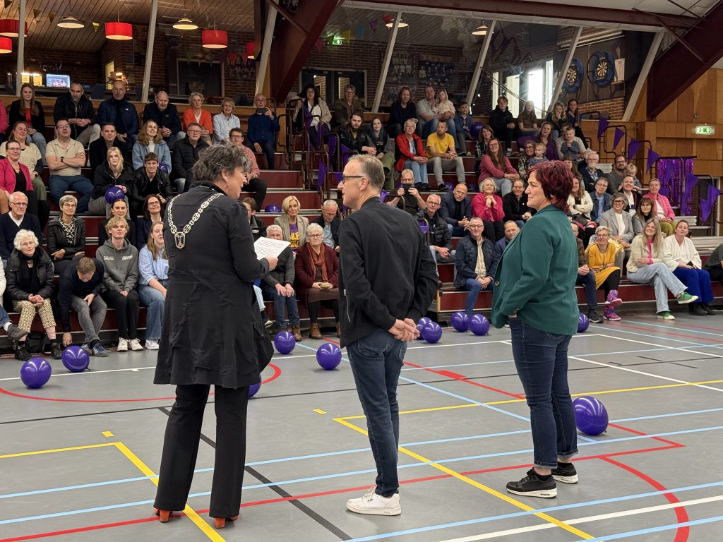 volle tribune voor Johan Krikke