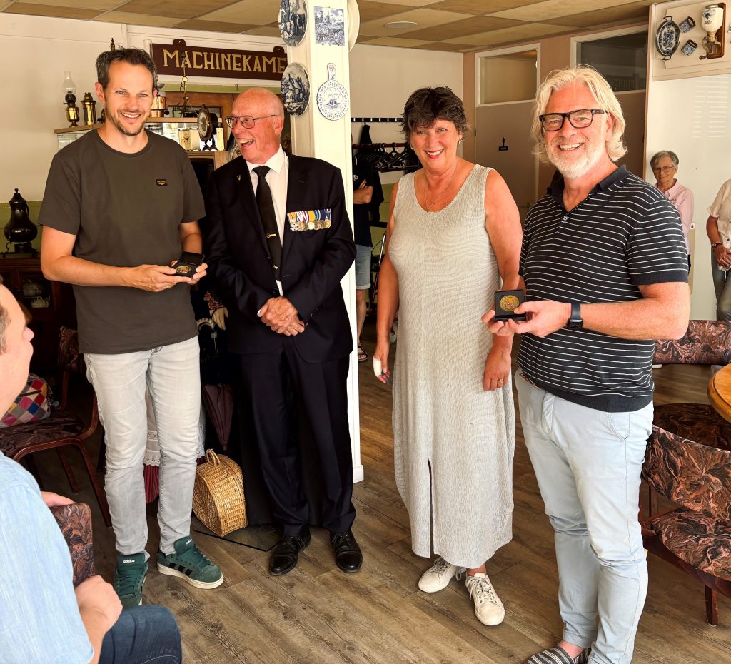 Vanaf links: Chris Dijkshoorn, Frans van Zwam, burgemeester Rian van Dam, Martin Blaauw.