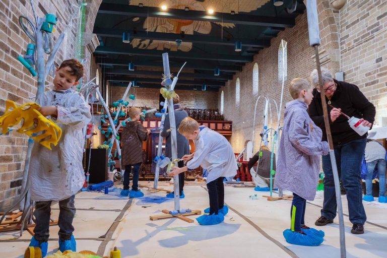 ‘POP-UP Expo’ met groep 5 van de Titus Brandsmaschool uit Middenmeer in de Oosterlander kerk.