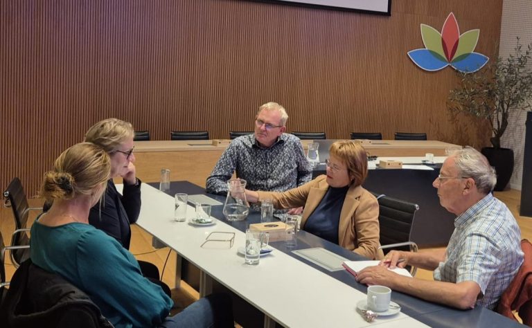 Raadsleden in gesprek met zorgverleners