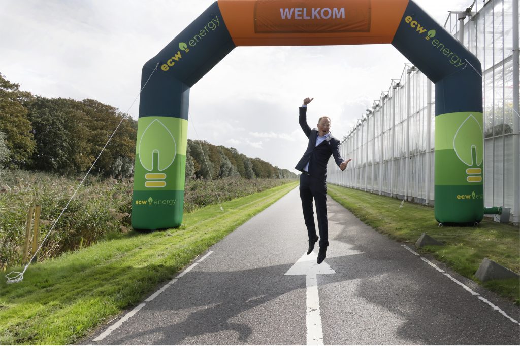 Robert Kielstra springt een gat in de lucht bij de opening