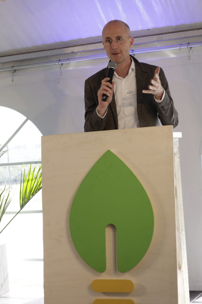 Robert Leever houdt een woordje