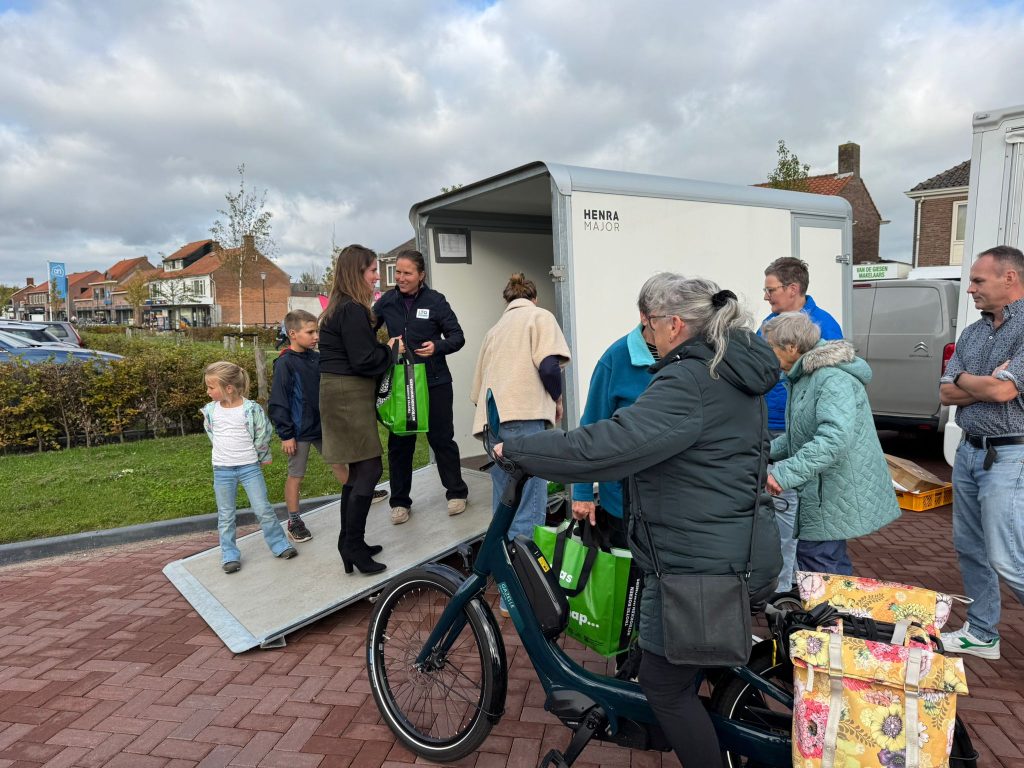 Verspakketten worden uitgedeeld