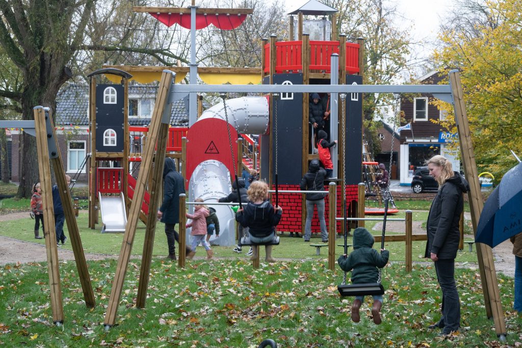 nieuwe speeltoestellen in speeltuin Nieuwe Niedorp