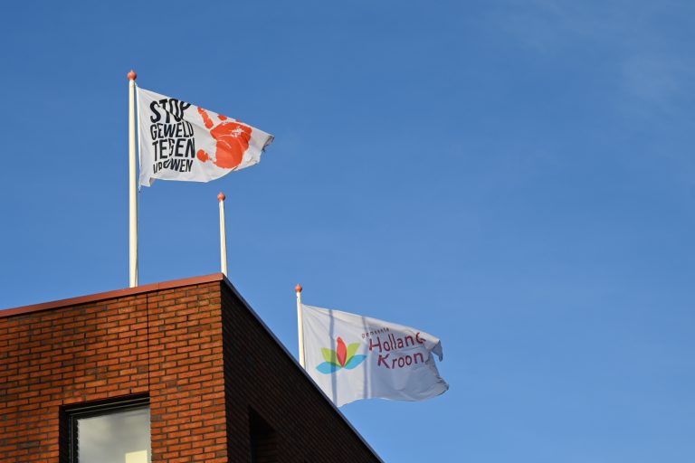 vlag op MFA Orange the World