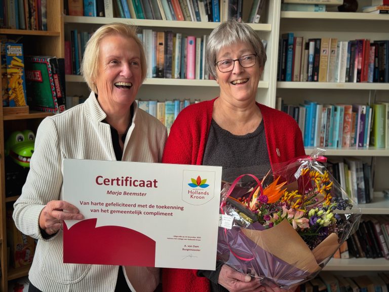 Wethouder Mary van Gent (links) en Marja Beemster (rechts)