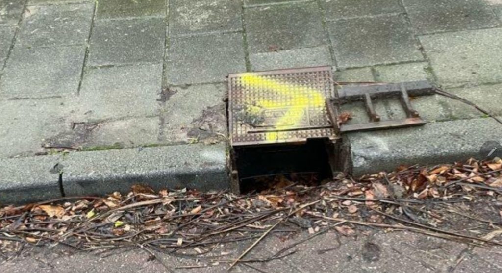 Opgeblazen straatkolk