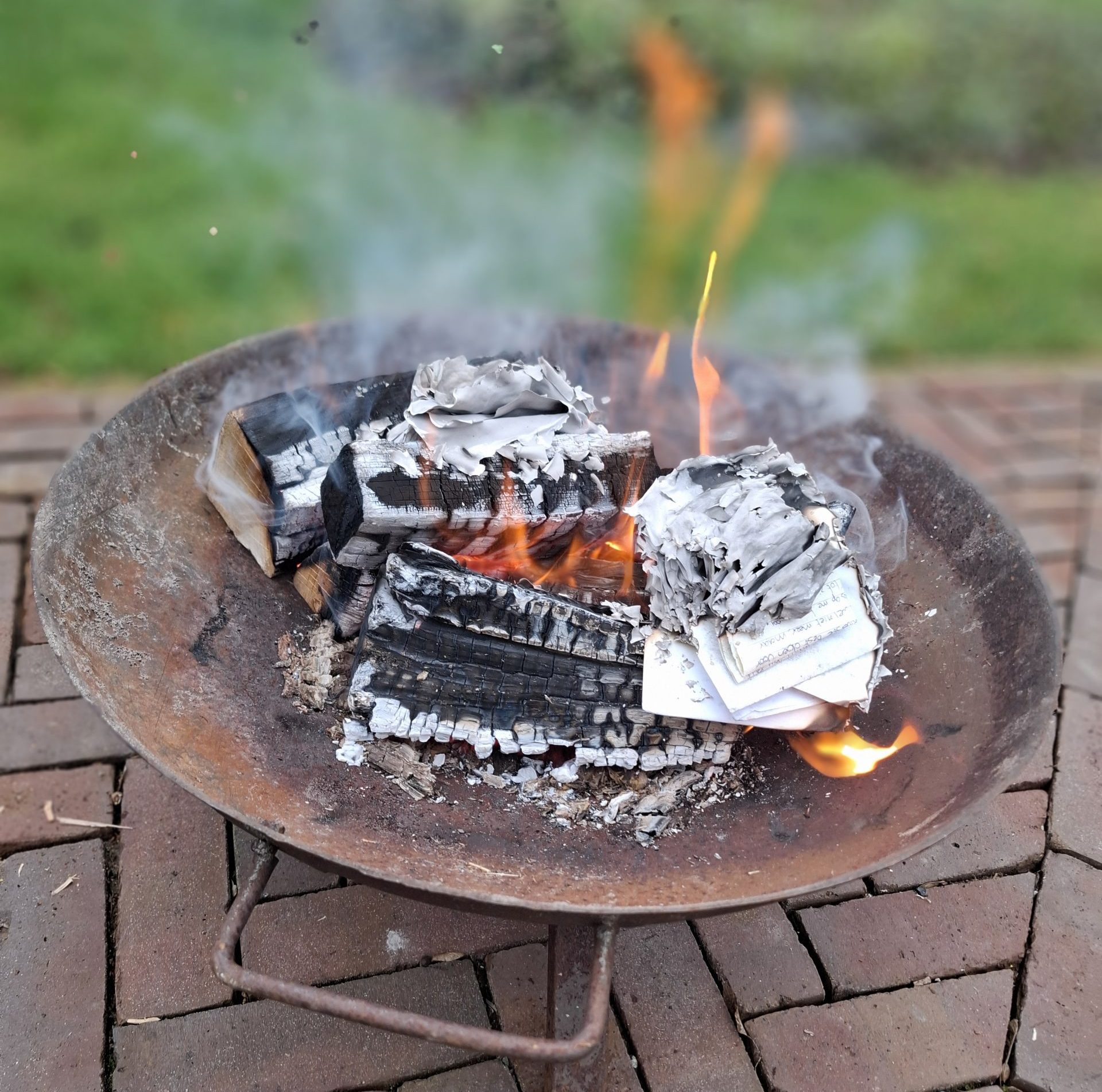 Symbolisch versturen van Hemelpost op de begraafplaats Wieringerwaard