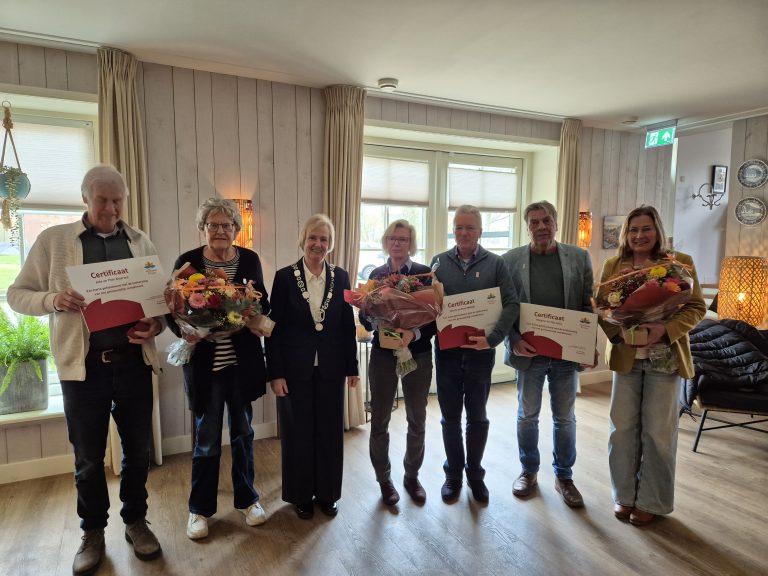 gemeentelijk compliment uitgereikt aan Roode Eenhoorn