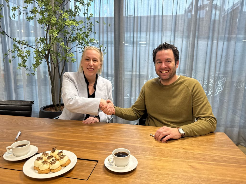 Handje schudden na de intentieovereenkomst