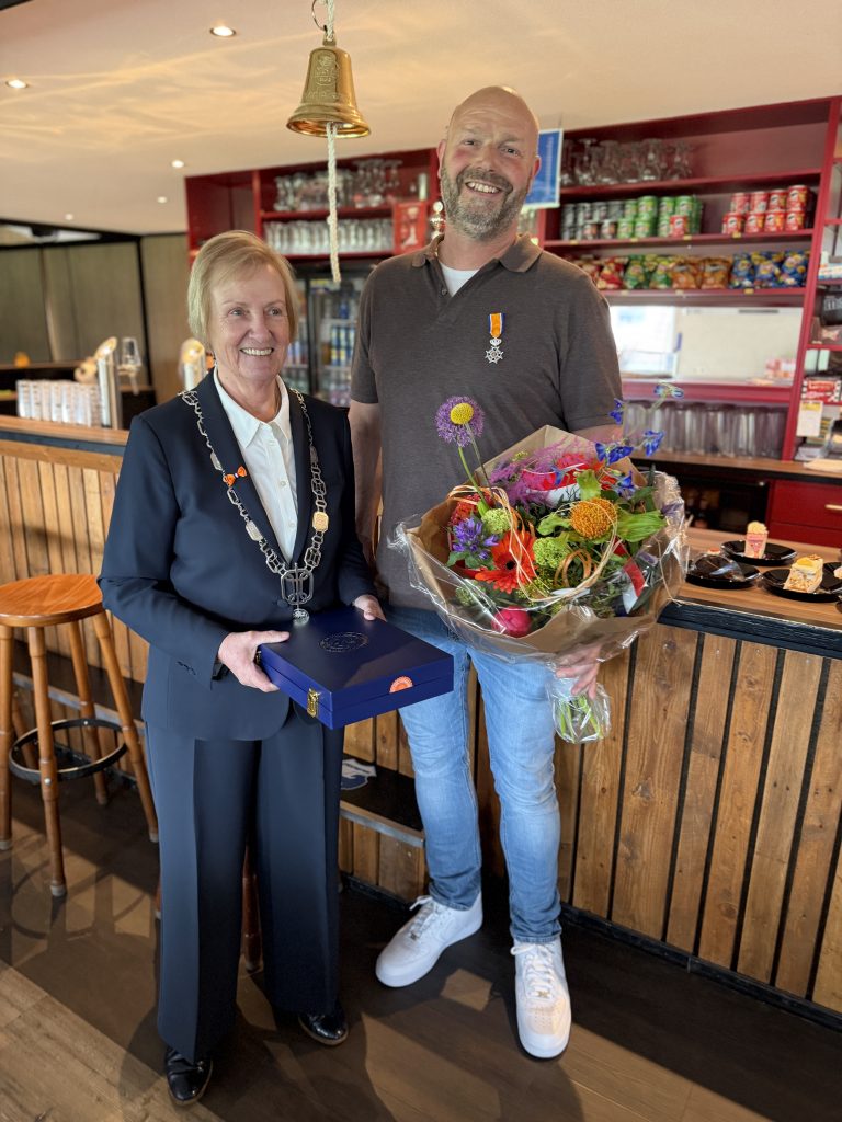 Mark Hakvoort ontvangt een lintje