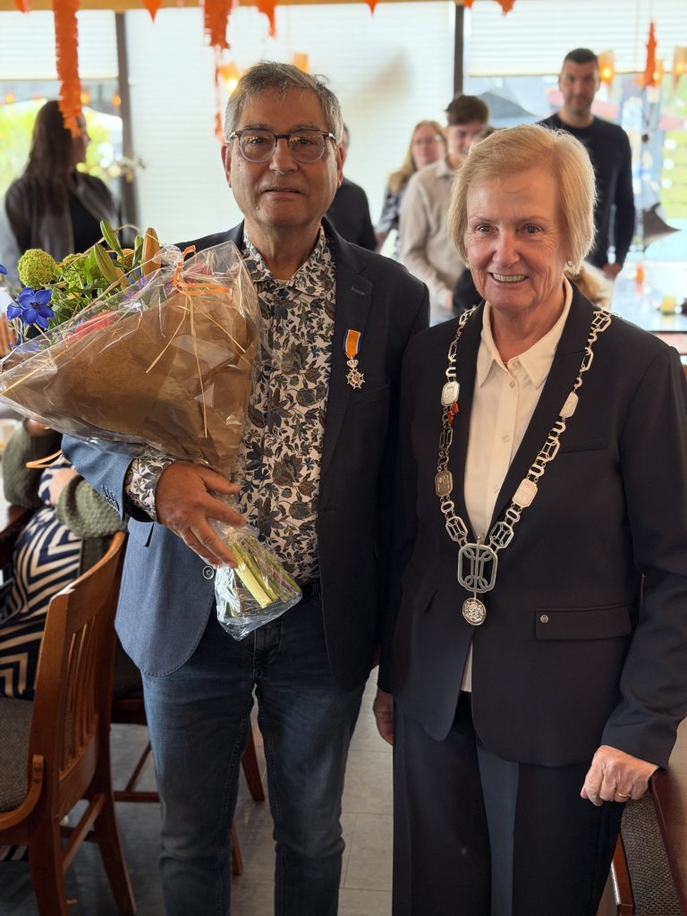 Michael Geerdink ontvangt onderscheiding van Mary van Gent