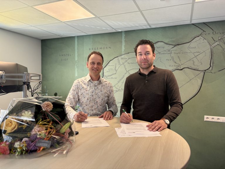 Wethouder Mark Versteeg en Maurice Dirks van Beter Wonen