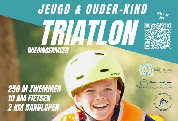 Jeugd en ouder-kind triatlon Wieringermeer. Foto van de poster met een jongen met helm op de fiets
