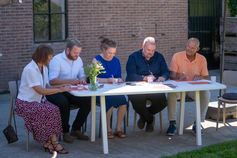 Vanaf links: Sylvia Buczynski (PRO), Daan Blokker (PRO), Patty Laan-Olij (CDA), Alexander Bügel (Onafhankelijk Hollands Kroon) en Jip Pankras (Senioren Hollands Kroon). (Fotograaf: Erwin Slootweg)