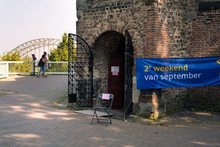 Open Monumentendag 2026. Kerk met daarvoor een spandoek van open monumentendag