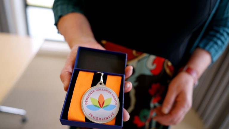 Jeugdlintje in de handen van Rian